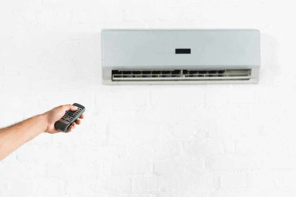advantages and disadvantages of inverter domestic ac systems